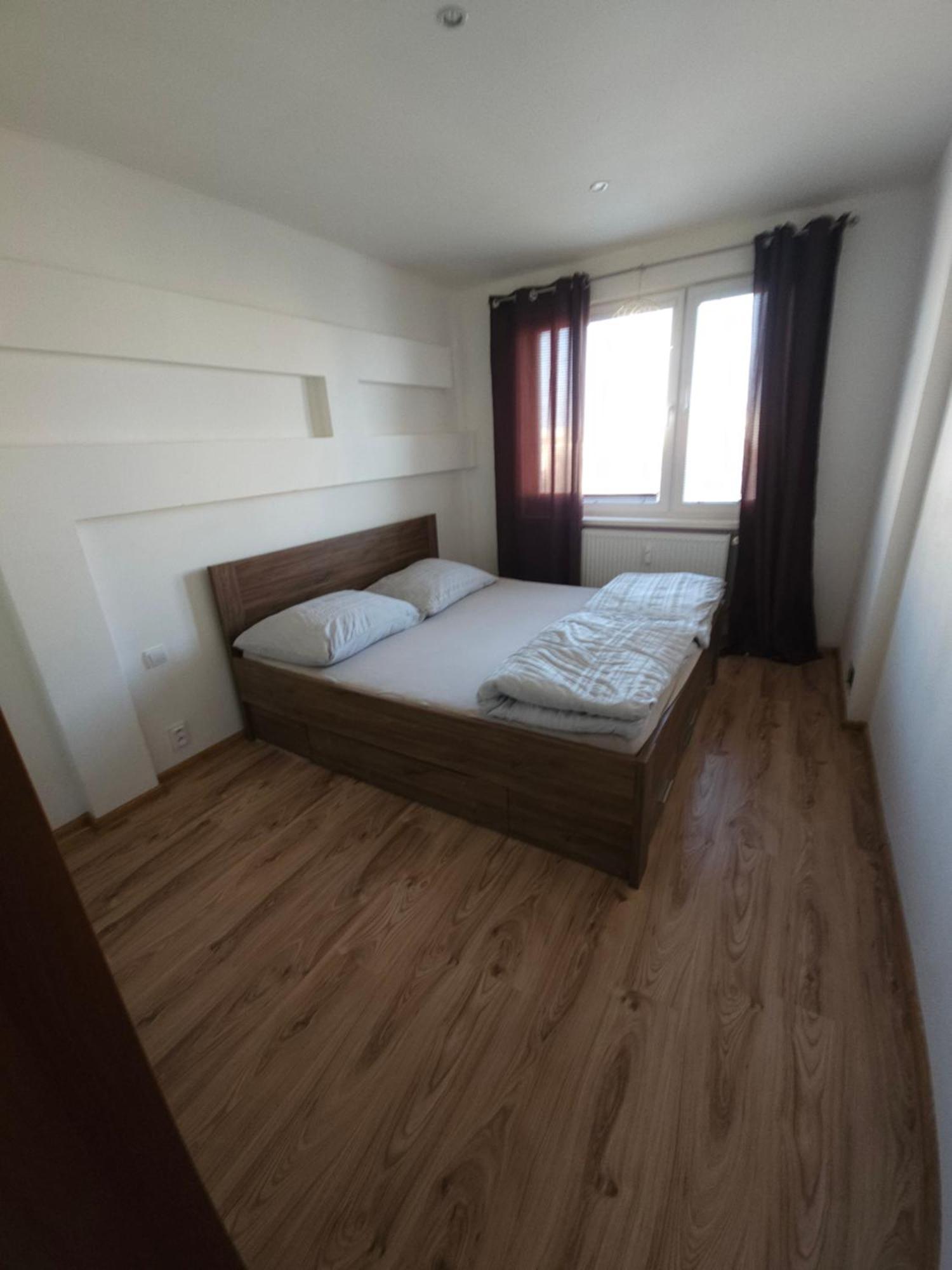 3 Izbovy Byt Prievidza Quarto foto